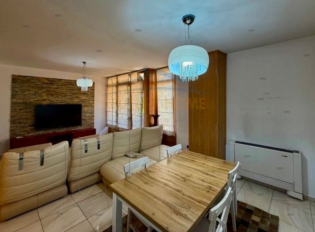 Shitet , Apartament 2+1+Garazh , 21 Dhjetori , Tirane