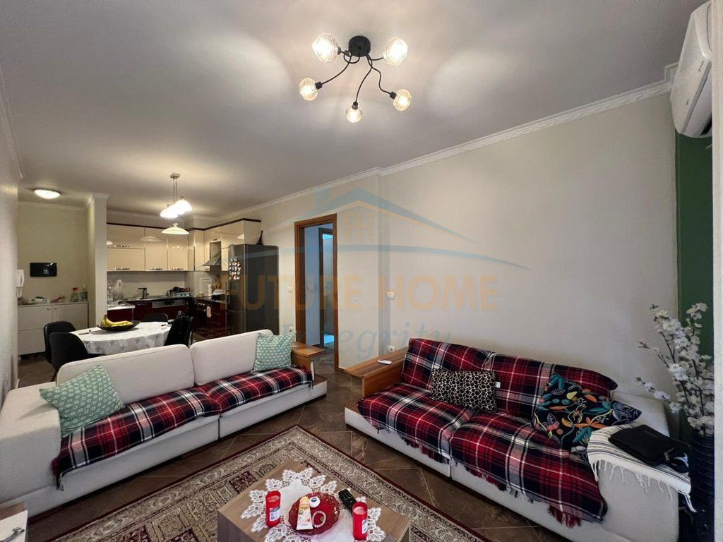 Shitet 2+1+2+Verandë, Liqeni i Thatë. AL70876