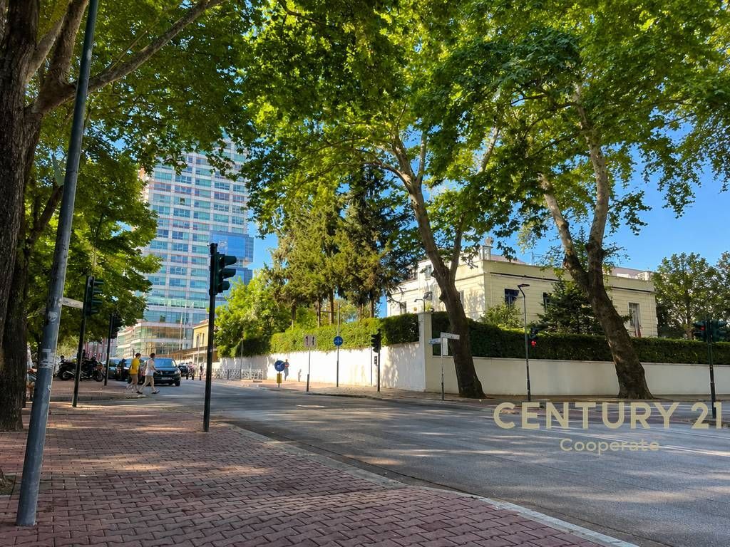COMMERCIAL ENVIRONMENT FOR SALE NEAR COIN