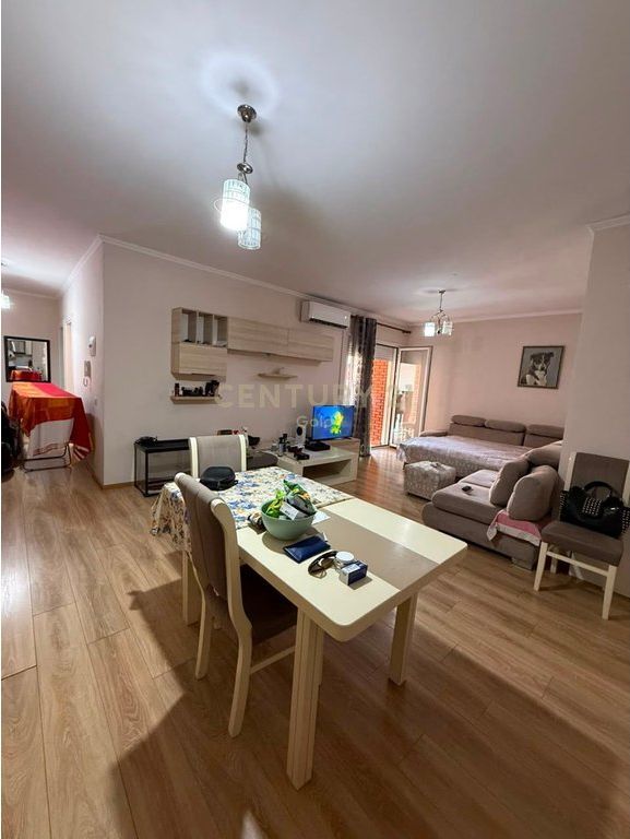 AFFITTASI APPARTAMENTO 2+1+2 NEL COMPLESSO RESIDENZIALE SIMA COM !
