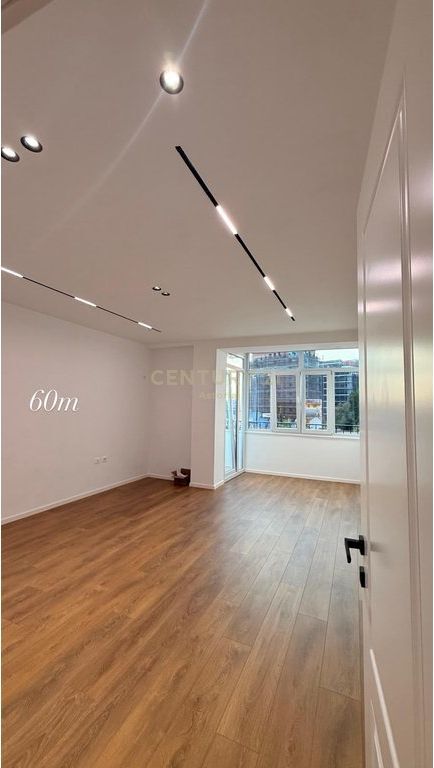 Shitet Apartament 1+1 Dhjetori