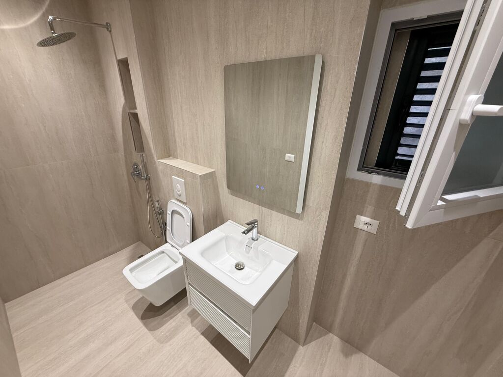 🏡 Apartment 1+1 for sale  📍 Muhamet Gjollesha St. (21 December)  🏢 4th floor, with elevator.  📐 Area: 60 m² net  💶 Price: €155,000