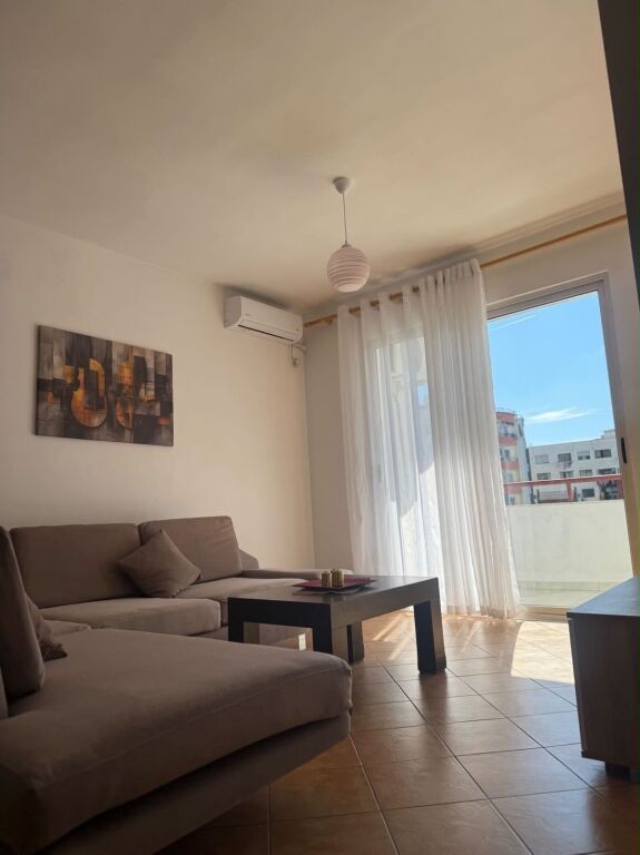 Shitet apartament 2+1, i mobiluar, në një nga zonat më të kërkuara të Astirit
