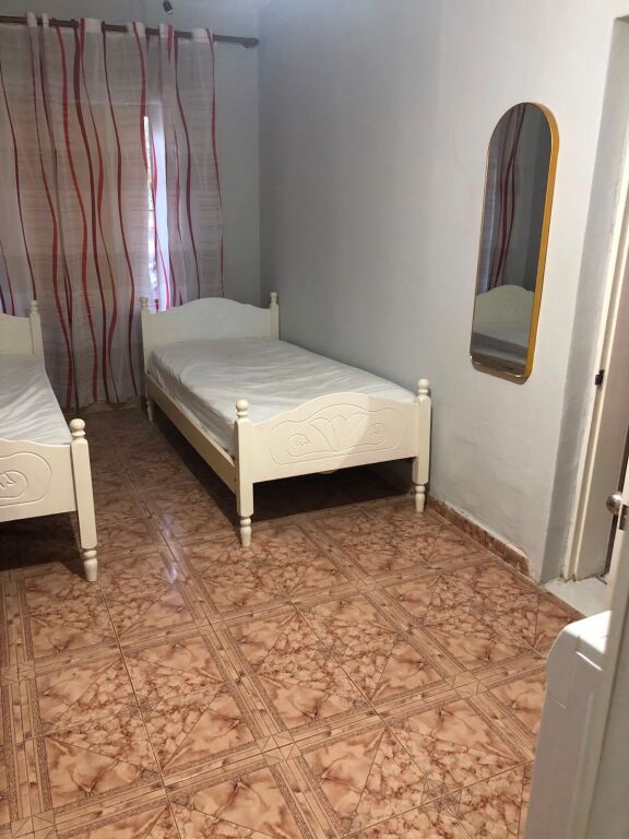 APARTAMENT 1+1. 35000 LEKE.ZOGU I ZI