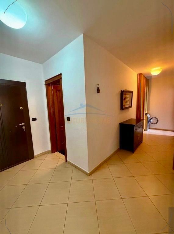Shitet , Apartament 2+1+Garazh , 21 Dhjetori , Tirane