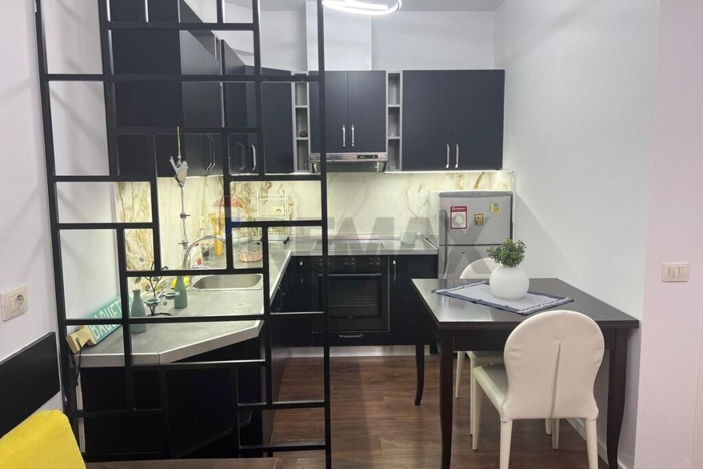 Apartament - Për Qira - Ish Tregu Elektrik, Tiranë