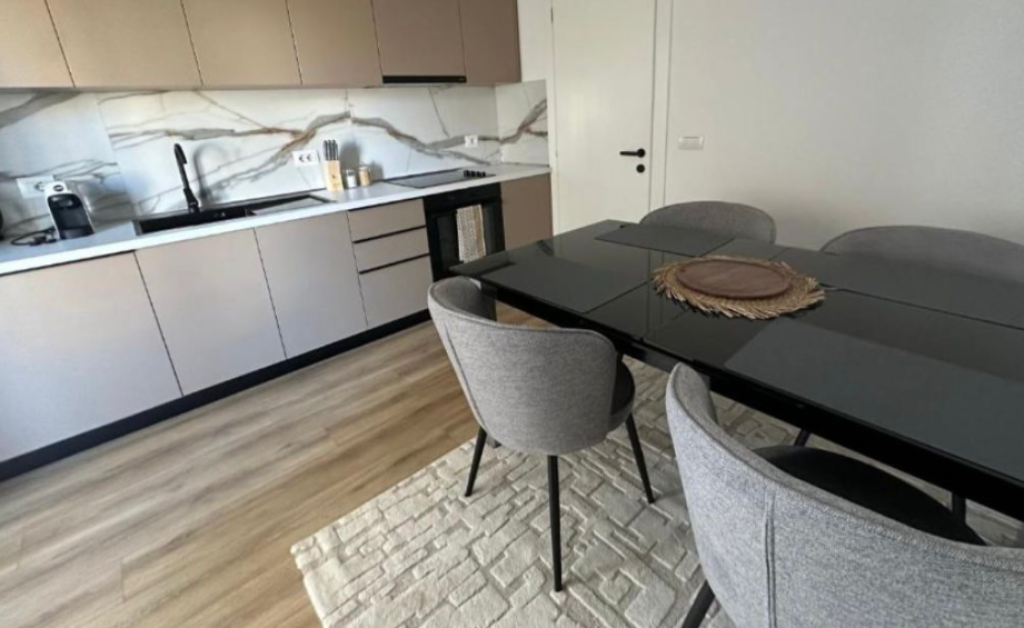 Jepet me Qira Apartament 2+1 – Qendra e Tiranës (Pranë Lebon)
