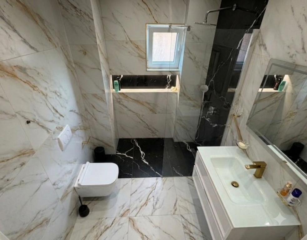 Affitto, Appartamento 2+1, Palazzo con Freccia, Tirana.