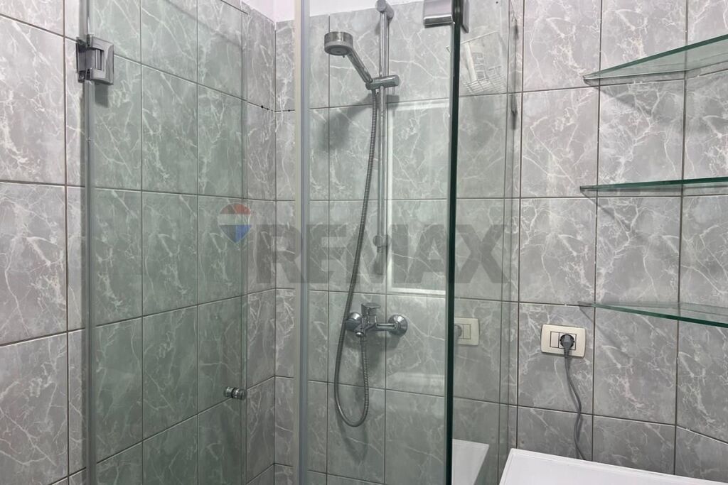 Apartament - Për Qira - Ish Tregu Elektrik, Tiranë