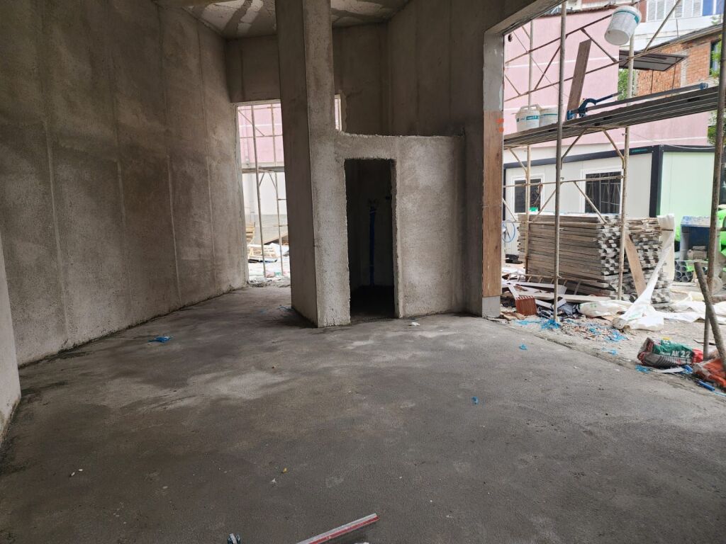 3 Shops for sale near the Ballet school