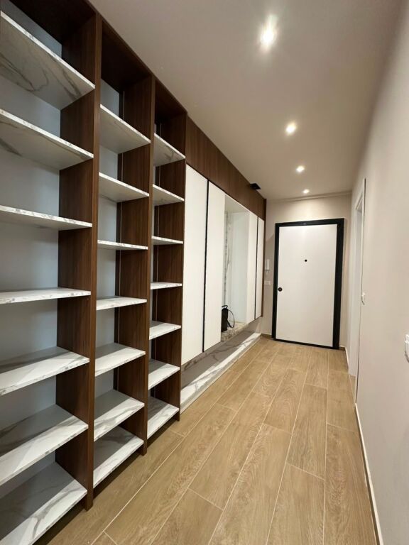 🏡 Jepet me Qira Apartament 1+1 + Post Parkimi – RRUGA E ELBASANIT