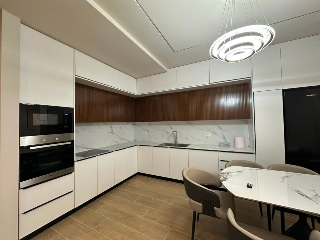 🏡 Jepet me Qira Apartament 1+1 + Post Parkimi – RRUGA E ELBASANIT