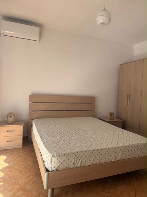 Shitet apartament 2+1, i mobiluar, në një nga zonat më të kërkuara të Astirit
