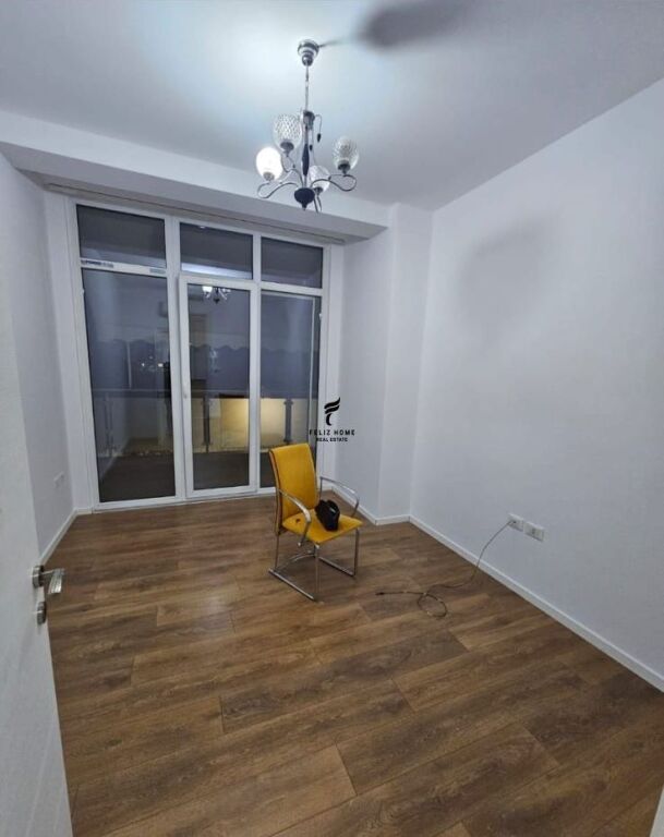 UFFICIO IN AFFITTO 140 M2 COMUNE DI PARIGI 130.000 LEKE FH-81179