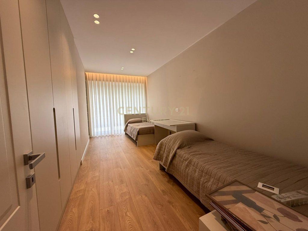 Apartament 2+1 me qira te Donika Center