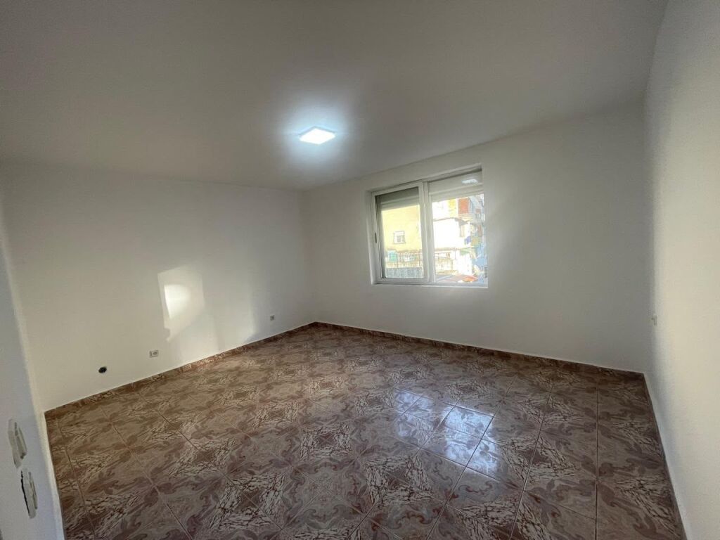 For rent 2+1 Empty near Train Station Ferit Xhajko Street 500 thousand lek