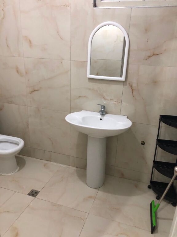 APARTAMENT 1+1. 35000 LEKE.ZOGU I ZI
