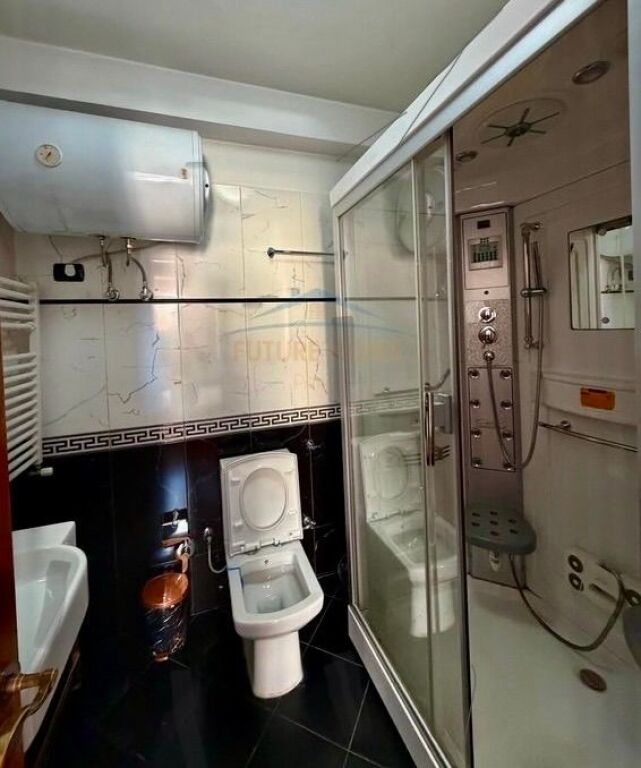 Shitet , Apartament 2+1+Garazh , 21 Dhjetori , Tirane