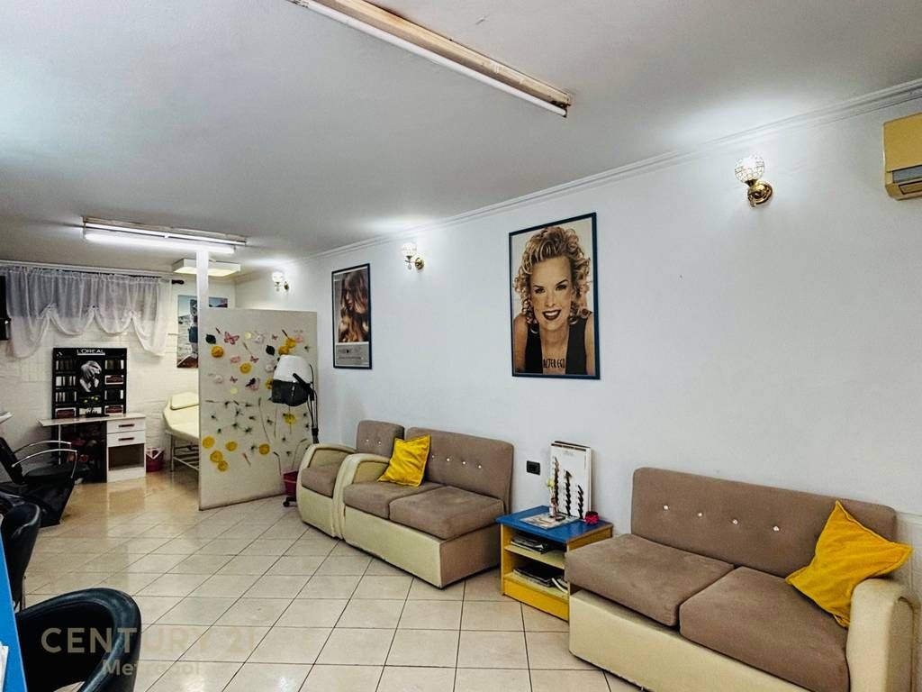 Jepet me qira ambient komercial 31 m² tek Rruga e Barrikadave