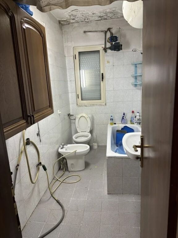 Shitet Apartament 3+1 tek Ish Parku / Rruga Irfan Tomini