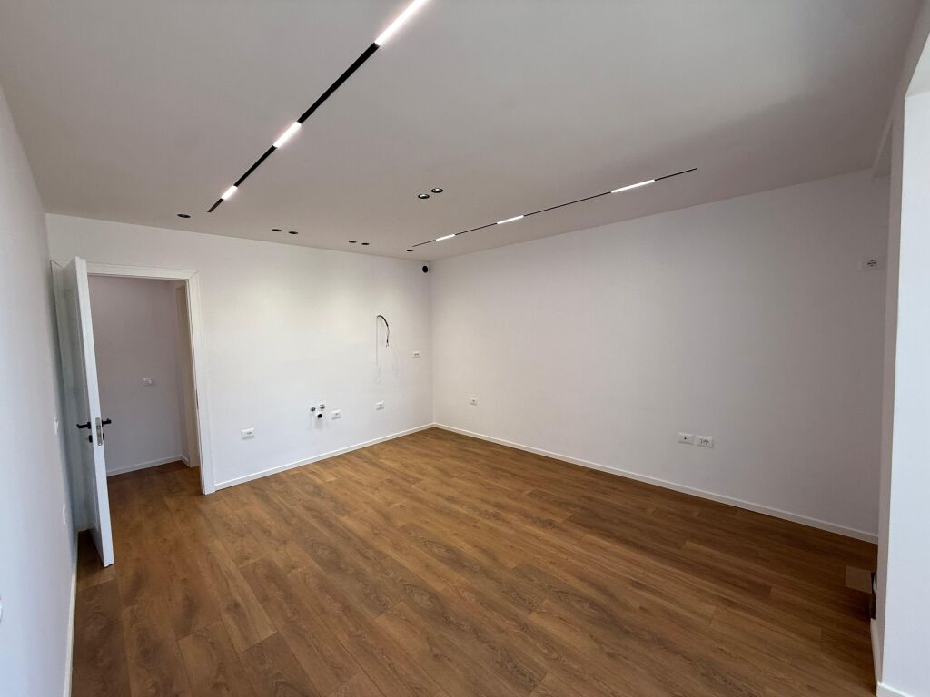 🏡 Apartment 1+1 for sale  📍 Muhamet Gjollesha St. (21 December)  🏢 4th floor, with elevator.  📐 Area: 60 m² net  💶 Price: €155,000