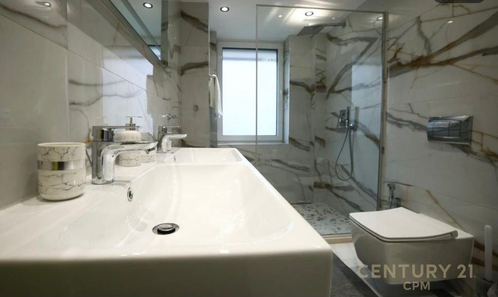 2+1 Apartment for Rent at the Center of Tirana / Kafe Flora