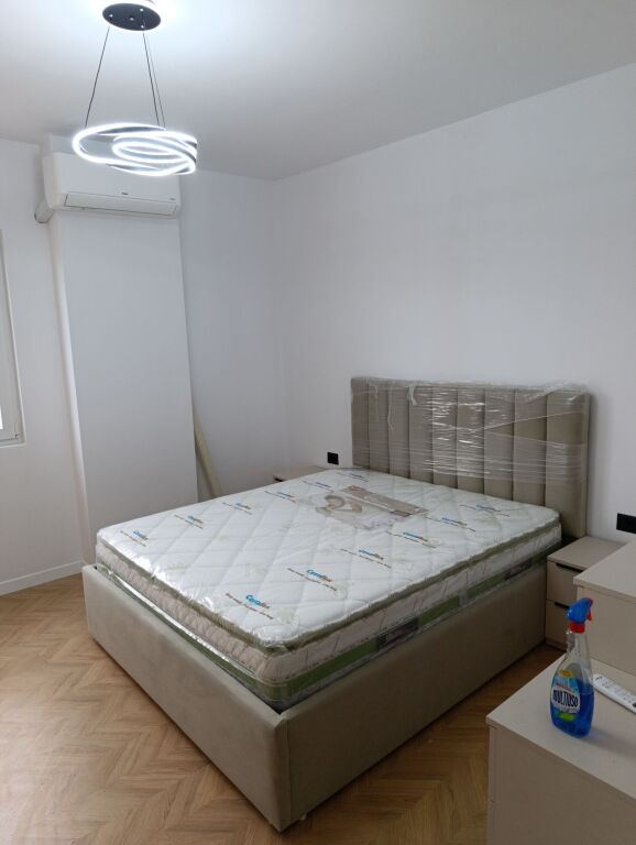 Rent | Apartament 2 + 1 | Rruga Petro Nini Luarasi | 700 €/month