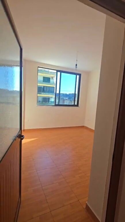 Apartament 2+1 per SHITJE: Prane rruges se Durresit (Zogu i Zi)