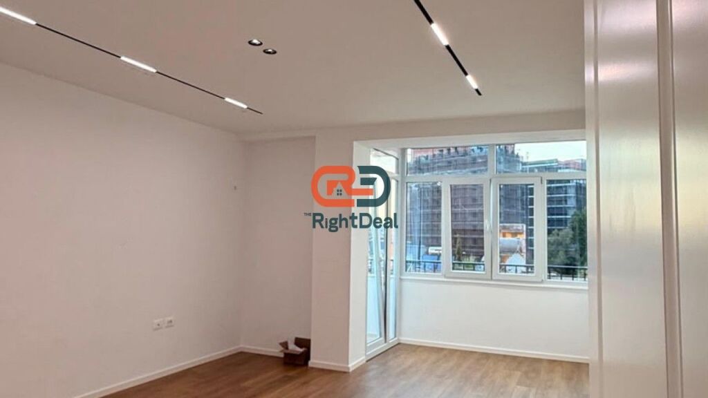 Tek 21 Dhjetori, Shitet Super Apartament 1+1, Ideal Per Banim Dhe Investim !!!