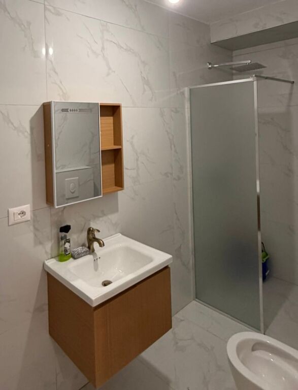 Apartament 1+1 per qera Rruga e Kosovarve !