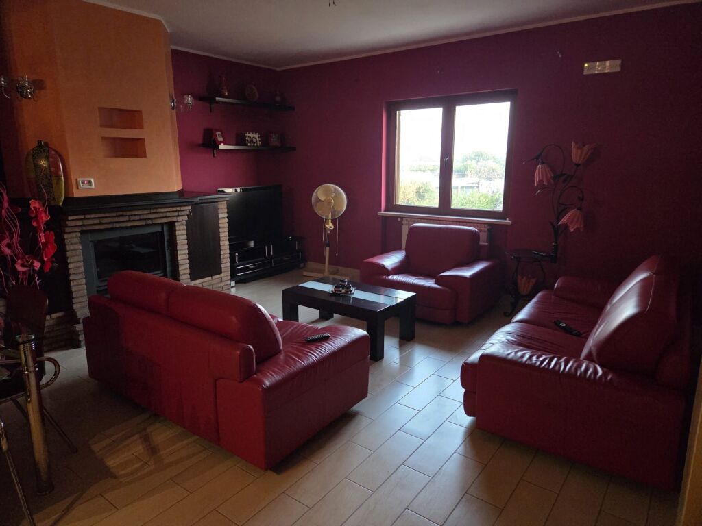 Shitet Shtëpi Private 3-Katëshe në Sallmonë, Durrës
