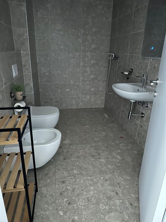 Astir Vila L affittasi 2+1+2 wc (vuoto) 40.000 leke