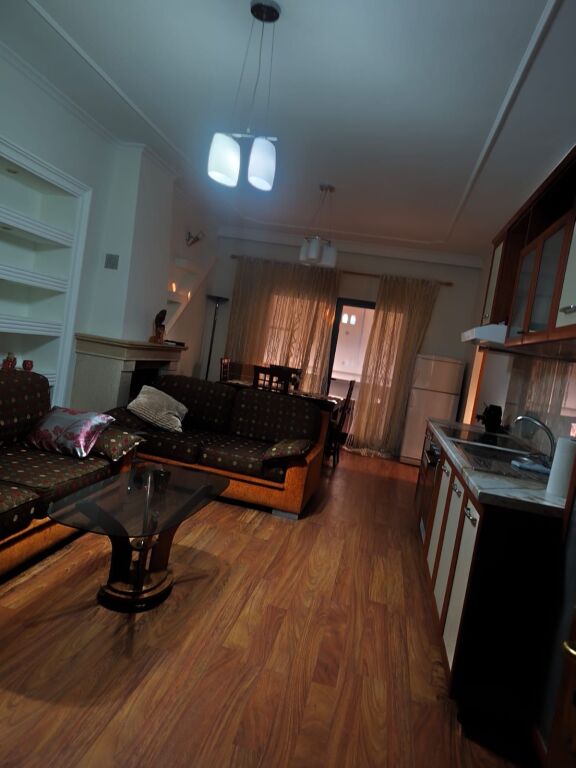 Apartament 2+1 per qera ne Kombinat !