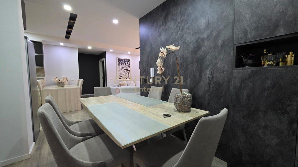 Appartamento 2+1+2 In Vendita a Vlore