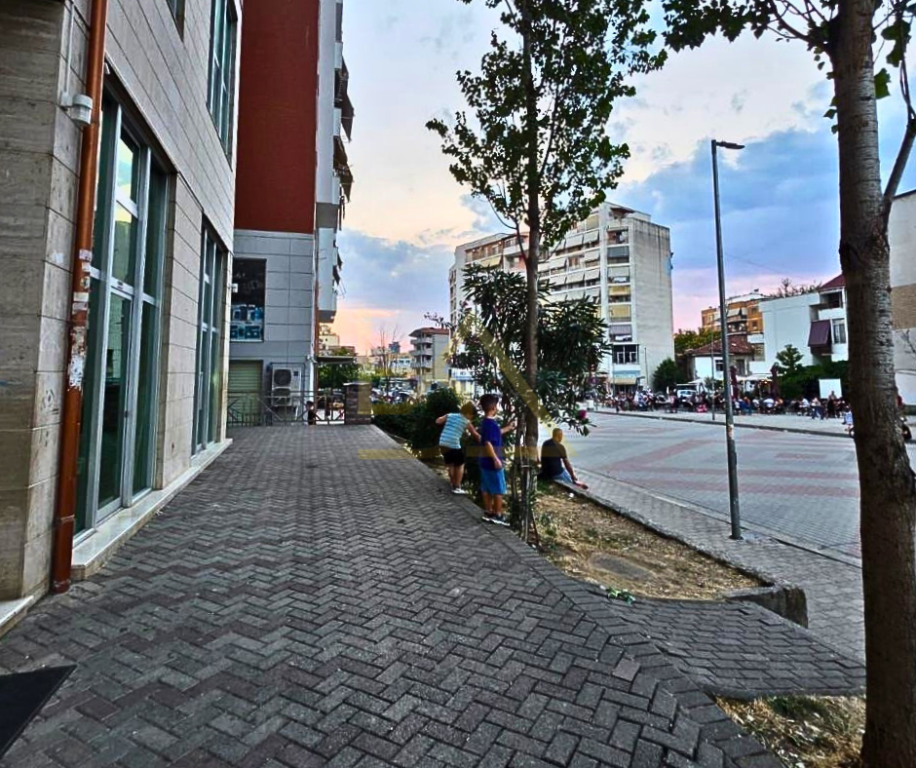 Active Shop for Sale – Near the Former Electric Market, Tirana