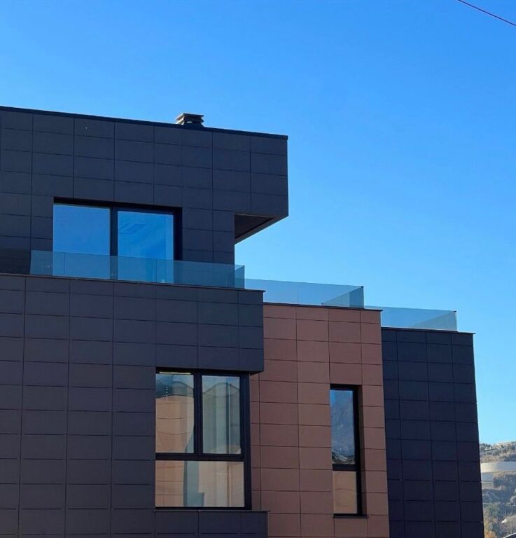 SHITET VILË E BASHKANGJITUR ME ASHENSOR PERSONAL – LUMINOR RESIDENCE, TEG