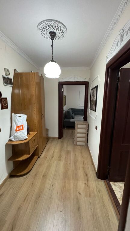 Me qira 2+1 i mobiluar tek Rajoni 4