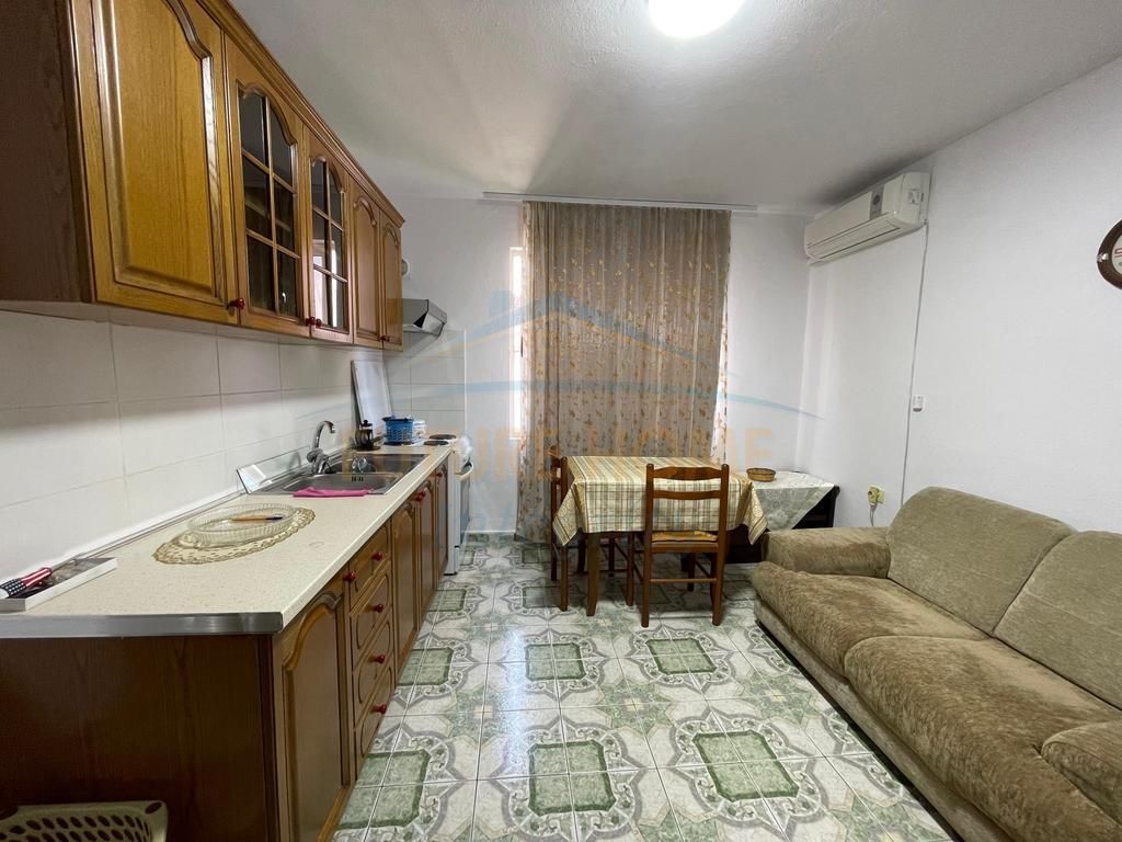 Affitto, Appartamento 1+1, Blloku, Tirana. AL71085