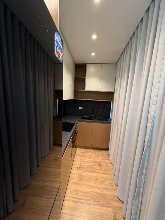 ZYRE ME QERA TEK LAKE VIEW RESIDENCE