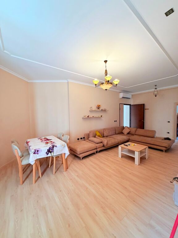 JEPET ME QERA APARTAMENT 3+2 PRANE ALBANIAN COLLEGE, DURRES