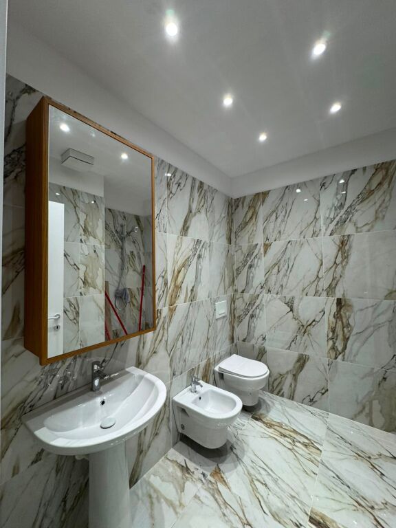 SHITET APARTAMENT 2+1+2 +POST PARKIMI  , RRUGA E ELBASANIT PRANE XIBRAKUT