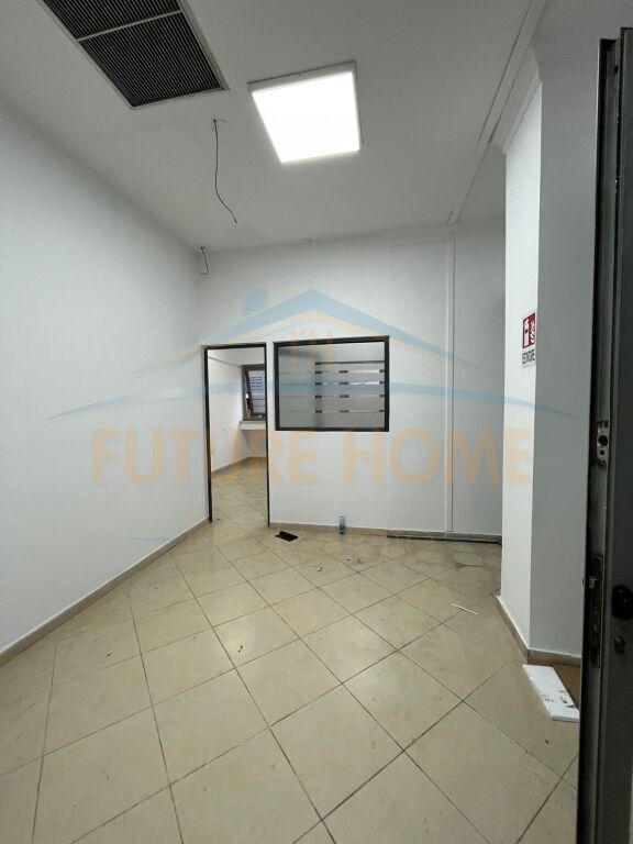 Affitto, Locale Commerciale, Via Kavaja, Tirana.