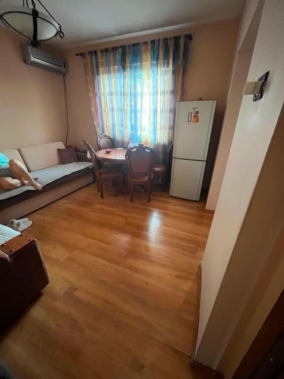 Appartamento 2+1 in affitto a Brryli / dietro la scuola Andon Zako Cajupi
