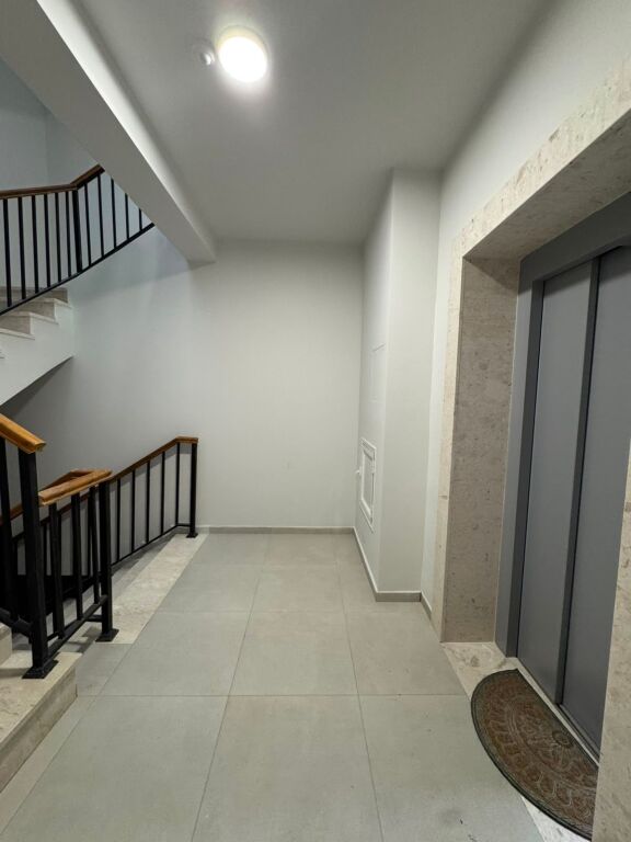 SHITET APARTAMENT 2+1+2 +POST PARKIMI  , RRUGA E ELBASANIT PRANE XIBRAKUT
