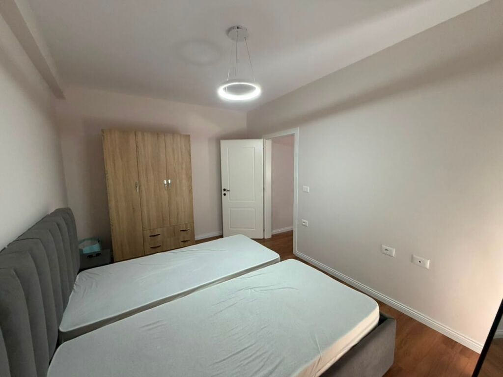 Jepet me qera apartament 2+1 – Rruga e Barrikadave