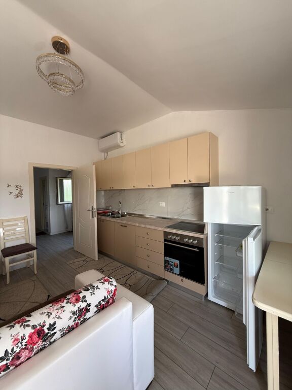 Qera | Shtëpi private 1 + 1 | Rruga 5 Maji | 350 €/muaj