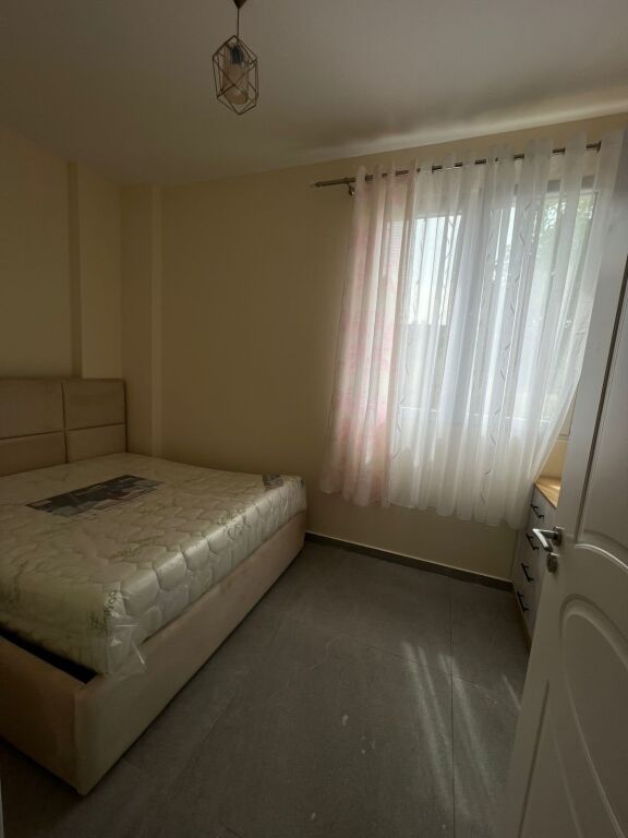 Apartament 1+1 me qira – pranë Shkollës së Bashkuar !