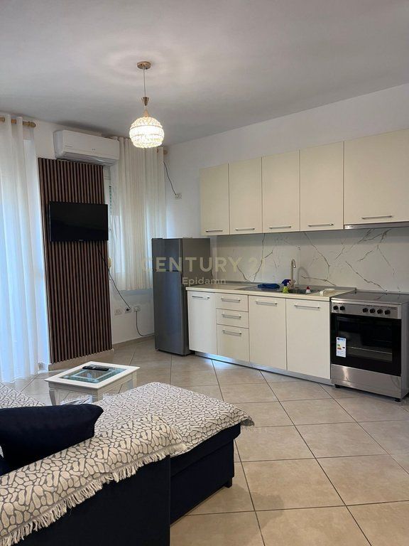 Opportunità di investimento! Appartamento 1+1 a Shkëmbin e Kavajës
