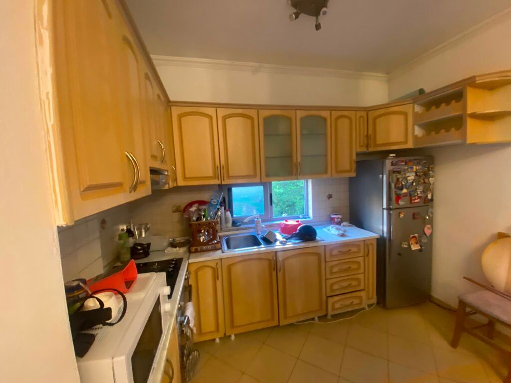 JEPET ME QIRA, APARTAMENT 1+1, Fresk