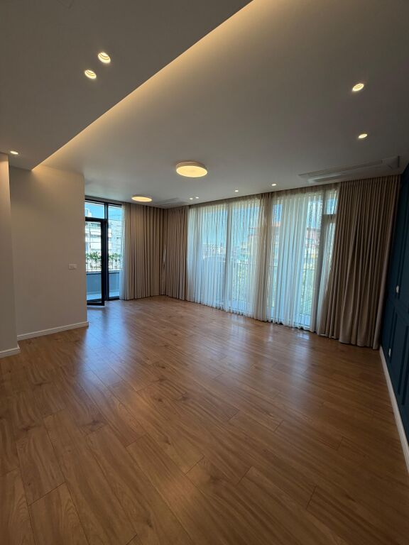 ZYRE ME QERA TEK LAKE VIEW RESIDENCE